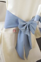 May áo ghế đính nơ tại Nội thất thế giới mới