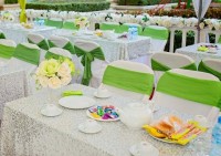 Cách trang trí nơ áo ghế sang trọng cho bàn ăn 