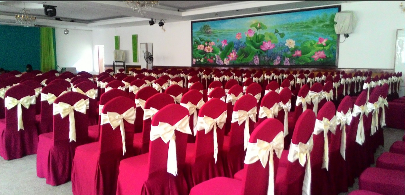 áo phủ ghế hội nghị giá rẻ