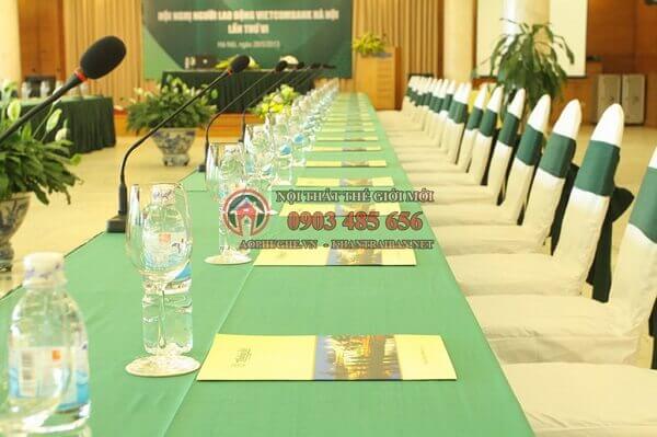 Chất liệu thường dùng để may áo phủ ghế