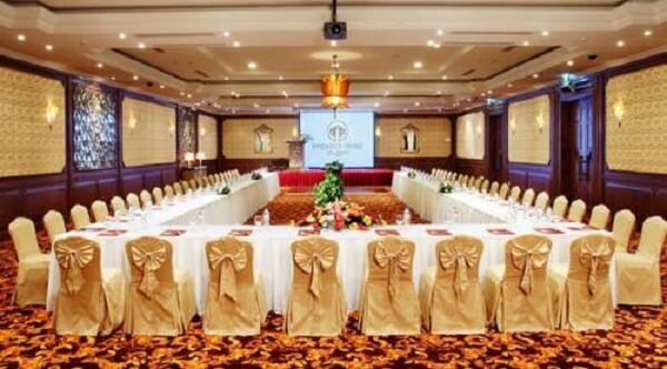 áo phủ ghế hội thảo