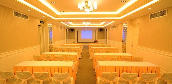 áo phủ ghế hội thảo